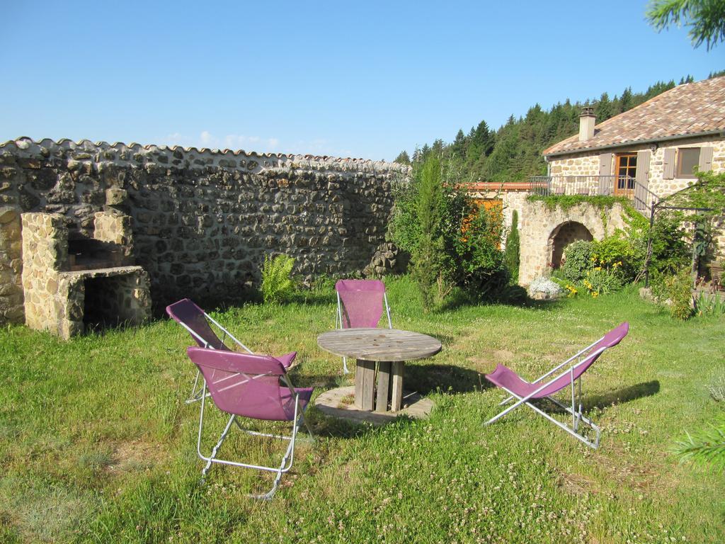 Le Petit Rias Gite Soleil Saint Maurice en Chalencon Kültér fotó